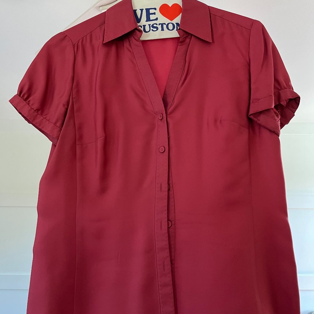 Ann Taylor Cranberry Short Sleeved Silk Blouse Size 8P